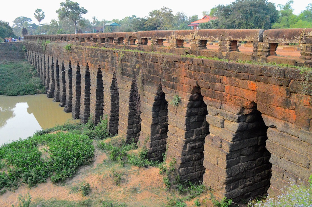 アンコール王朝時に造られ、今も利用されている『コンポンクディ橋』