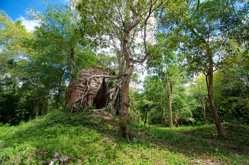 1泊2日ツアーで訪れる森林の遺跡、サンボー・プレイ・クック
